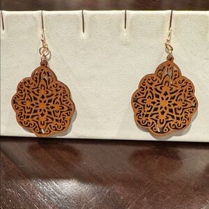 Elegant Gold and Brown Filigree Earrings